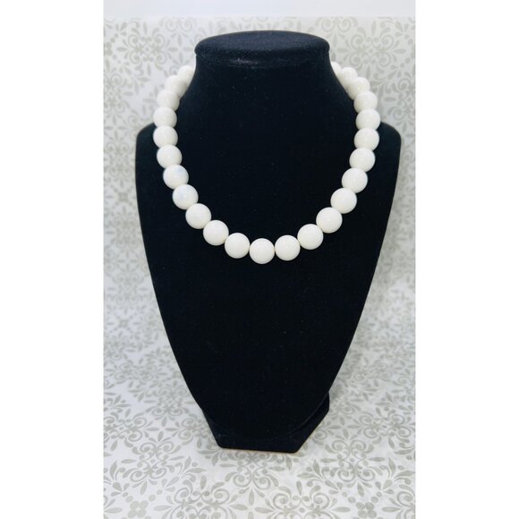 White Beaded Necklace Womens Jewelry Classic Design 15 Inches - Picture 1 of 1